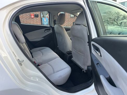 Used 2019 Toyota Yaris LE image 13