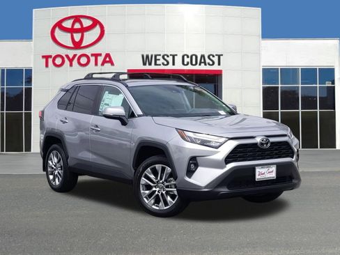 Used 2023 Toyota RAV4 XLE Premium image 1