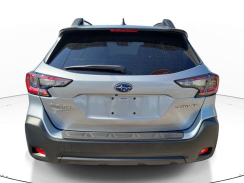 Used 2025 Subaru Outback Premium AWD/4WD image 5