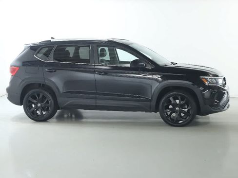 Used 2023 Volkswagen Taos SE FWD image 11