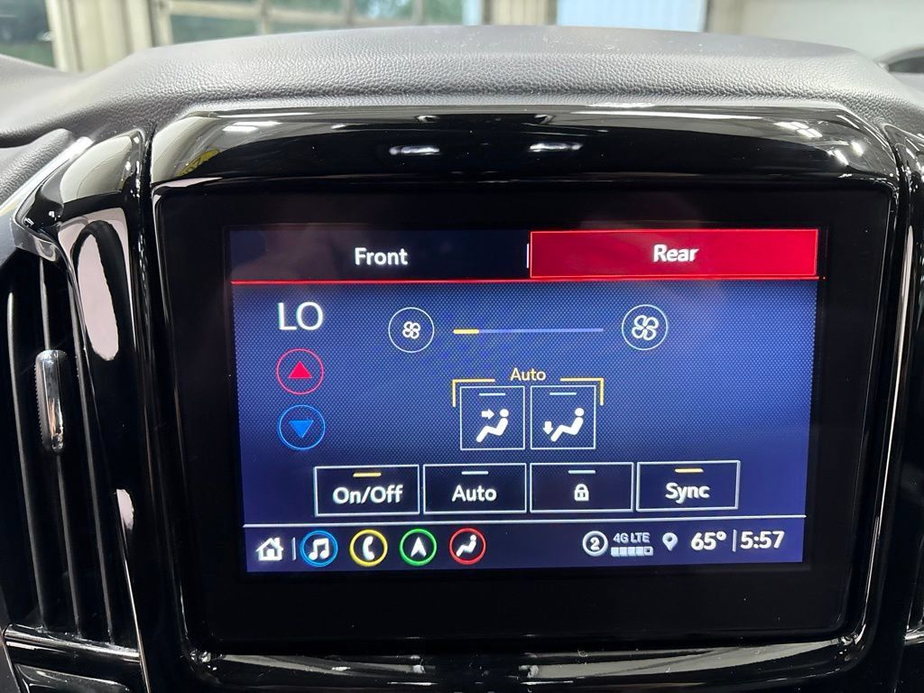 Used 2023 Chevrolet Traverse LT w/ LT Premium Package AWD/4WD image 21