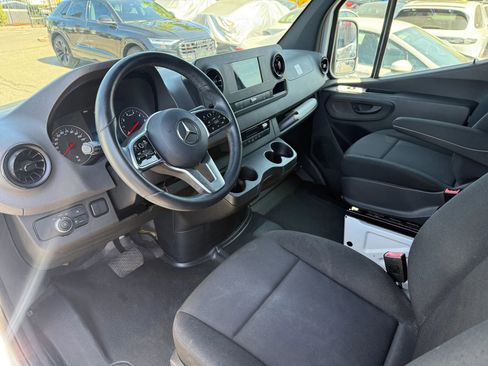 Used 2022 Mercedes-Benz Sprinter 1500 image 11
