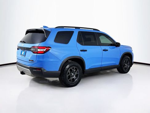 Used 2025 Honda Pilot TrailSport image 8