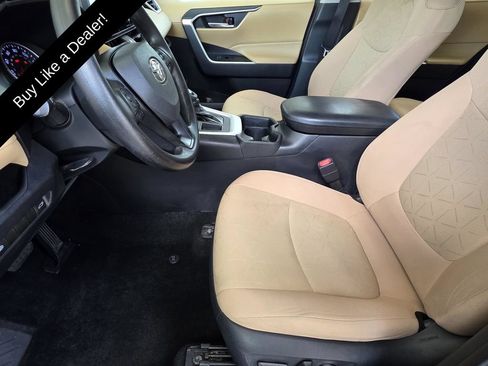 Used 2021 Toyota RAV4 XLE w/ Convenience Package FWD image 7