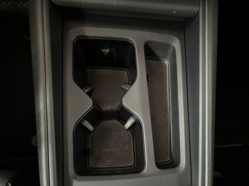 Certified 2025 Volkswagen Tiguan SE image 17