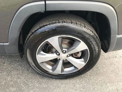 Used 2019 Jeep Cherokee Limited w/ Technology Group image 50