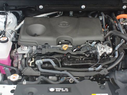 Certified 2025 Toyota RAV4 XLE AWD/4WD image 29