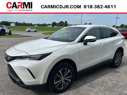 Used 2022 Toyota Venza LE AWD/4WD image 3