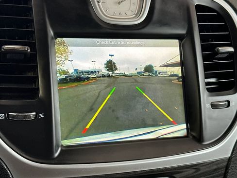 Used 2018 Chrysler 300 Touring w/ Chrome Appearance Package image 20