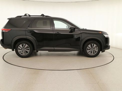 Used 2022 Nissan Pathfinder SV AWD/4WD image 8