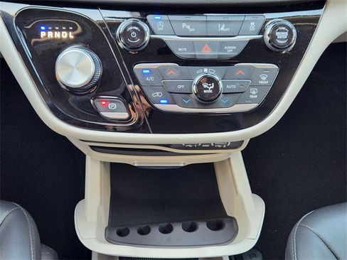 Certified 2024 Chrysler Pacifica Touring-L image 17