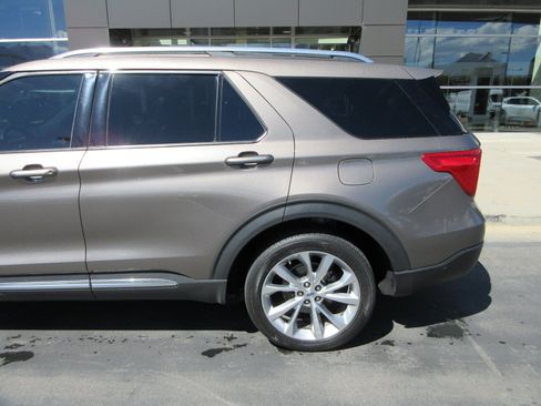 Used 2021 Ford Explorer Platinum w/ Equipment Group 601A AWD/4WD image 4