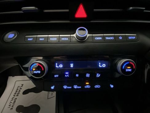 Used 2023 Hyundai Elantra Limited w/ Winter Weather Package FWD image 19