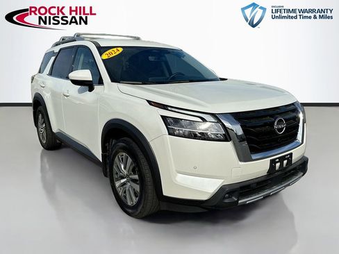 Used 2024 Nissan Pathfinder SL image 1