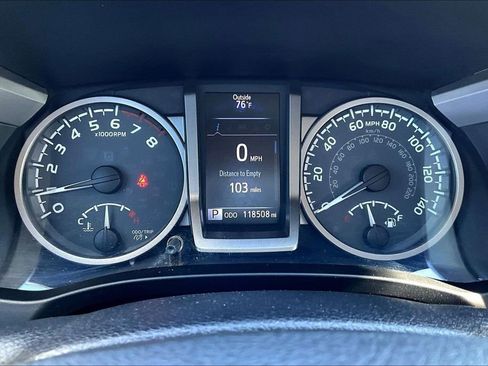 Used 2018 Toyota Tacoma SR5 RWD image 21