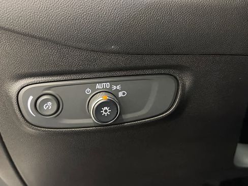 Used 2019 Chevrolet Equinox LS image 9