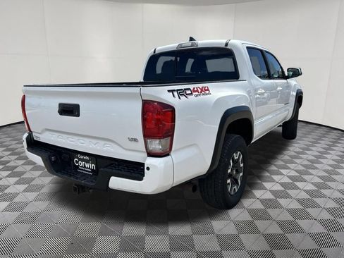 Used 2017 Toyota Tacoma TRD Off-Road AWD/4WD image 8
