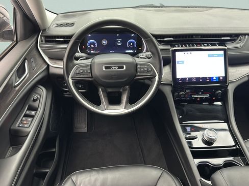 Used 2021 Jeep Grand Cherokee L Limited AWD/4WD image 11