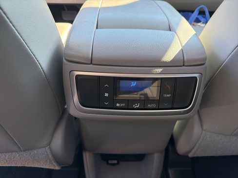 Used 2016 Toyota Highlander XLE image 20