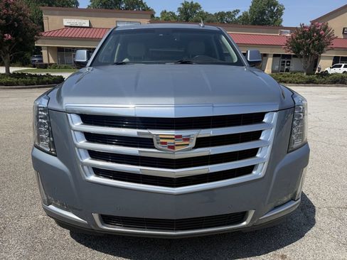 Used 2016 Cadillac Escalade Luxury AWD/4WD image 4