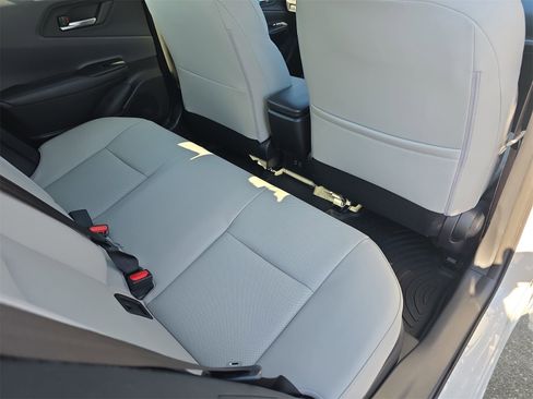 Used 2024 Toyota Prius LE image 11