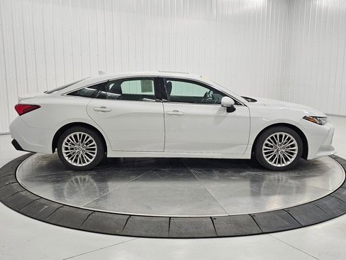 Used 2022 Toyota Avalon Limited image 33