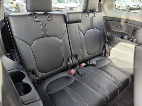 Certified 2023 Honda Pilot Touring image 17