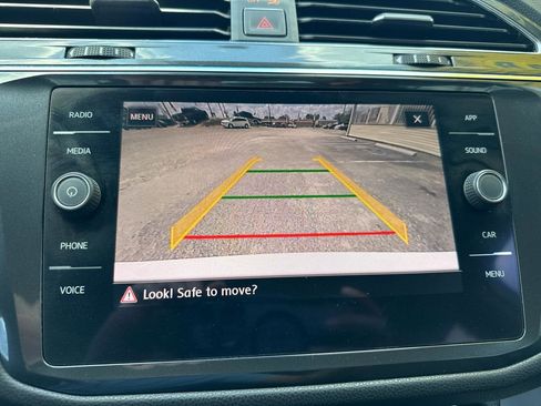 Used 2018 Volkswagen Tiguan SE w/ 18" Alloy Wheels Package image 37