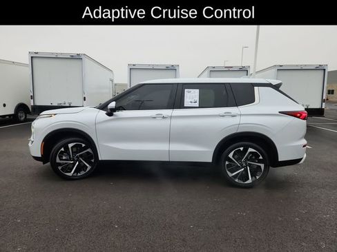 Used 2023 Mitsubishi Outlander SE image 4