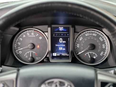 Used 2018 Toyota Tacoma TRD Off-Road w/ Technology Package image 14