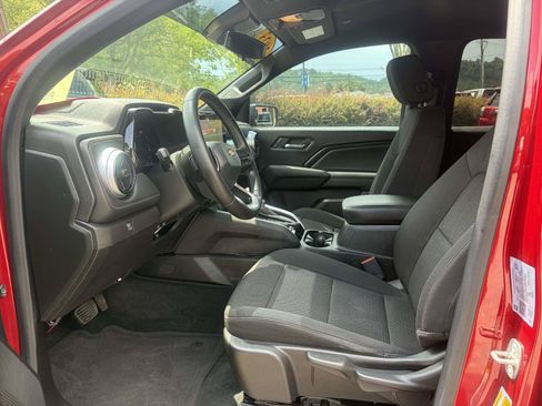 Used 2023 Chevrolet Colorado LT w/ LT Convenience Package AWD/4WD image 4