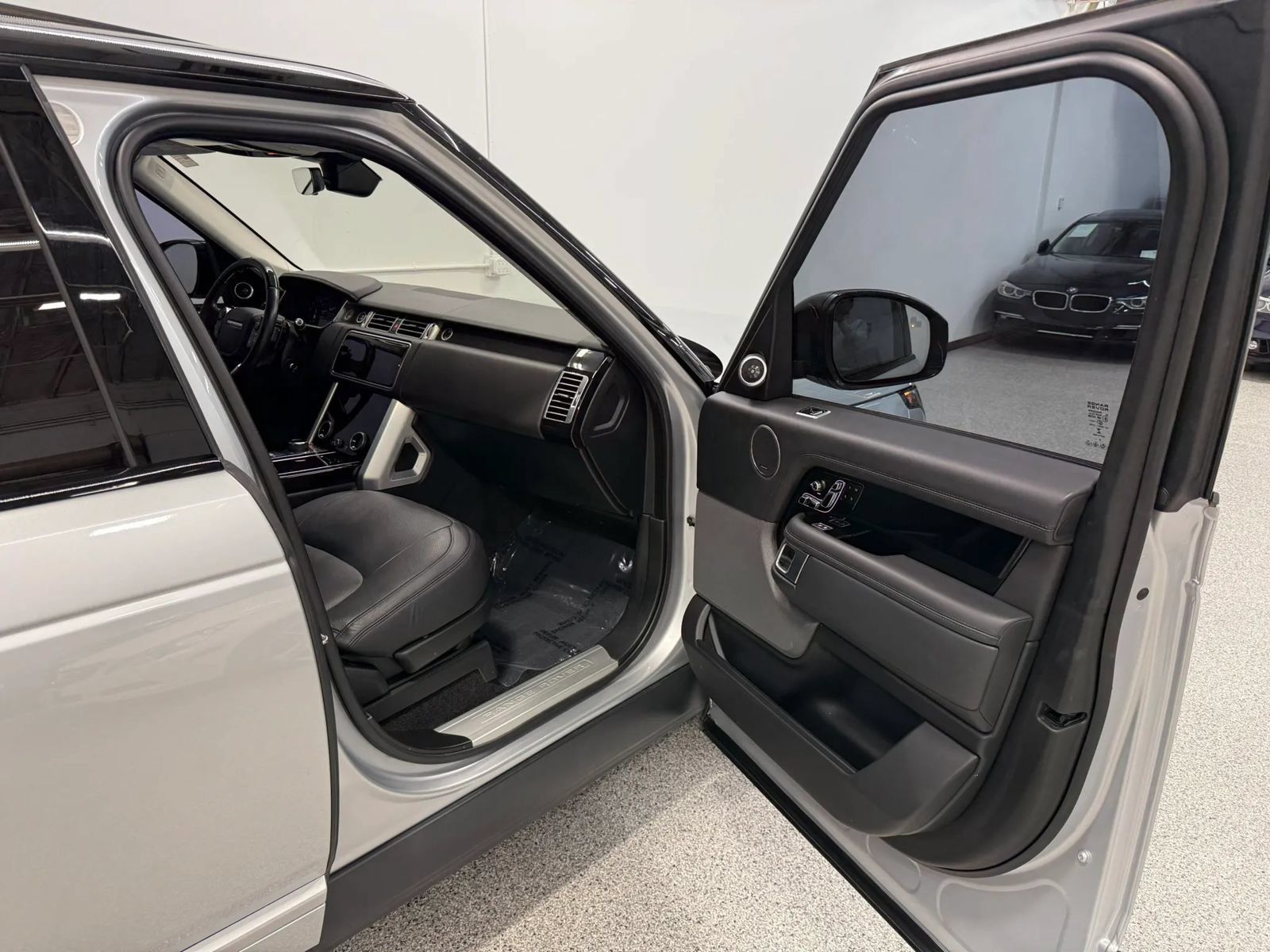Used 2019 Land Rover Range Rover HSE AWD/4WD image 47