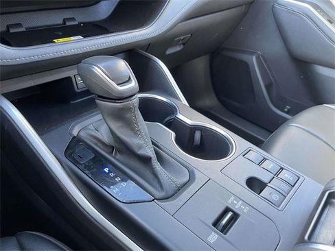 Used 2023 Toyota Highlander XLE image 33