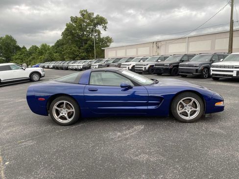 Used 2004 Chevrolet Corvette Coupe w/ Preferred Equipment Group RWD image 4