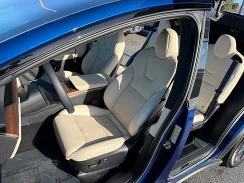 Used 2023 Tesla Model X image 9