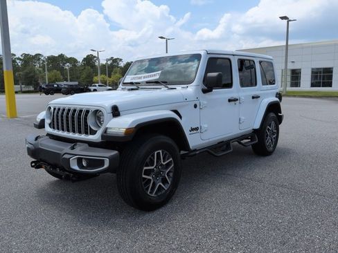 Used 2025 Jeep Wrangler Unlimited Sahara AWD/4WD image 9