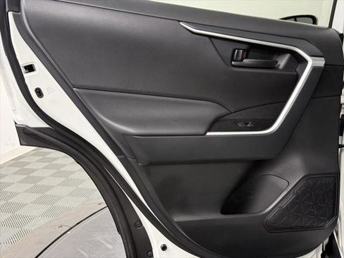 Certified 2025 Toyota RAV4 LE image 31