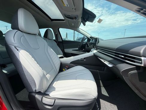 Used 2023 Hyundai Elantra Limited FWD image 29