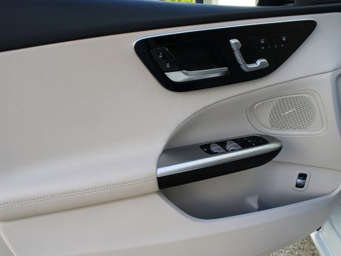 Used 2025 Mercedes-Benz C 300 Sedan image 22