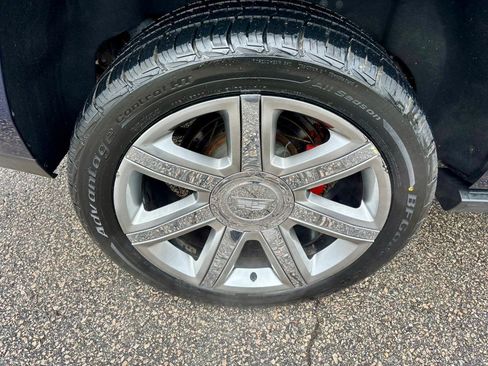 Used 2018 Cadillac Escalade Premium Luxury image 36