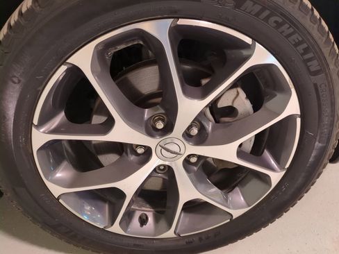 Used 2021 Chrysler Pacifica Limited AWD/4WD image 28
