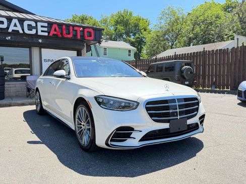 Used 2022 Mercedes-Benz S 580 4MATIC Sedan w/ AMG Line Package image 4