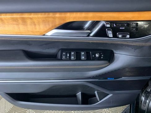 Used 2022 Jeep Grand Wagoneer Series III w/ Rear Seat Video Group 1 AWD/4WD image 37