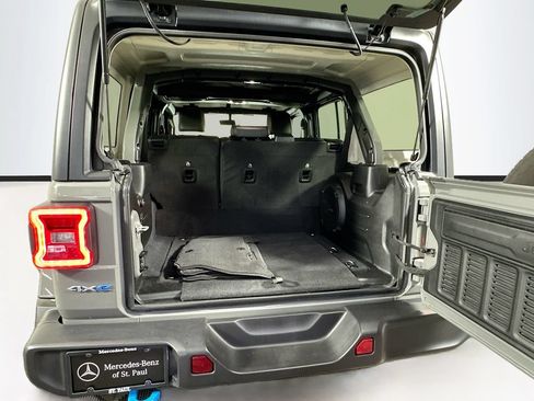 Used 2023 Jeep Wrangler Unlimited Sahara AWD/4WD image 31
