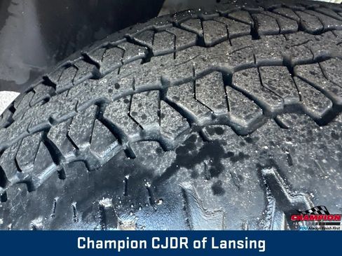 Used 2020 Jeep Cherokee Trailhawk w/ Cold Weather Group AWD/4WD image 29