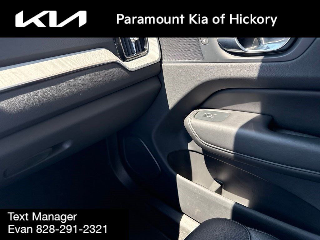 Used 2025 Volvo XC60 B5 Plus AWD/4WD image 28