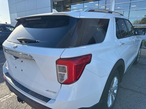 Certified 2022 Ford Explorer Limited w/ Equipment Group 301A image 5
