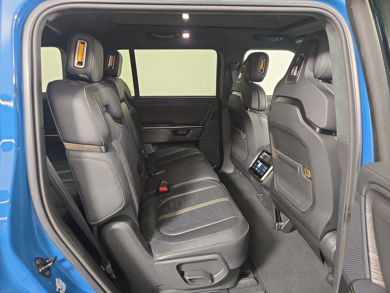 Used 2025 Rivian R1S Adventure Dual AWD/4WD image 23