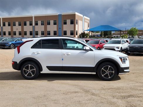 New 2026 Kia Niro EX image 2