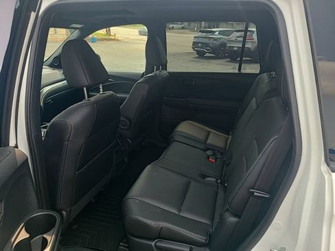 Used 2023 Honda Passport EX-L image 12